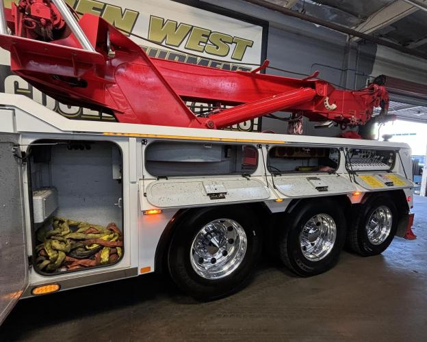 KENWORTH T880