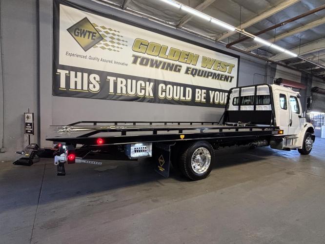FREIGHTLINER BUSINESS CLASS M2 106