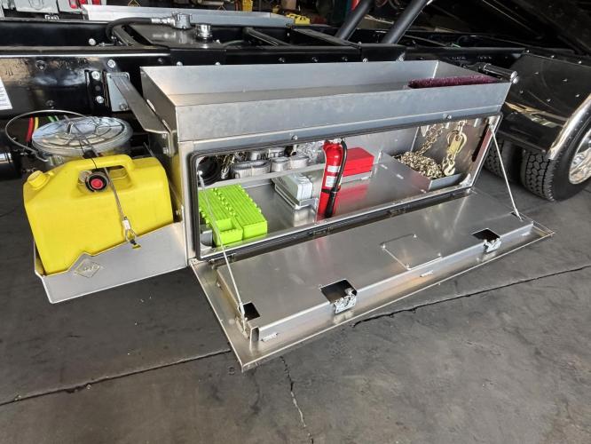 FREIGHTLINER BUSINESS CLASS M2 106