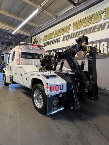 FREIGHTLINER BUSINESS CLASS M2 106