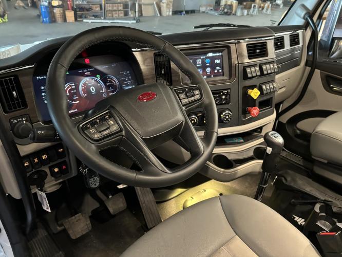 PETERBILT 567