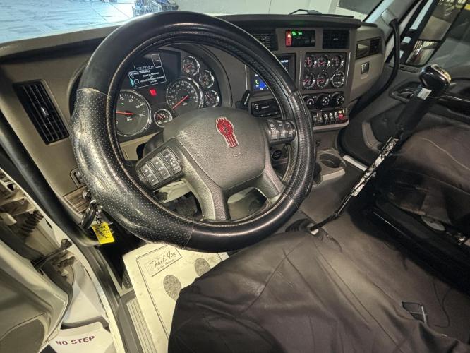 KENWORTH T880