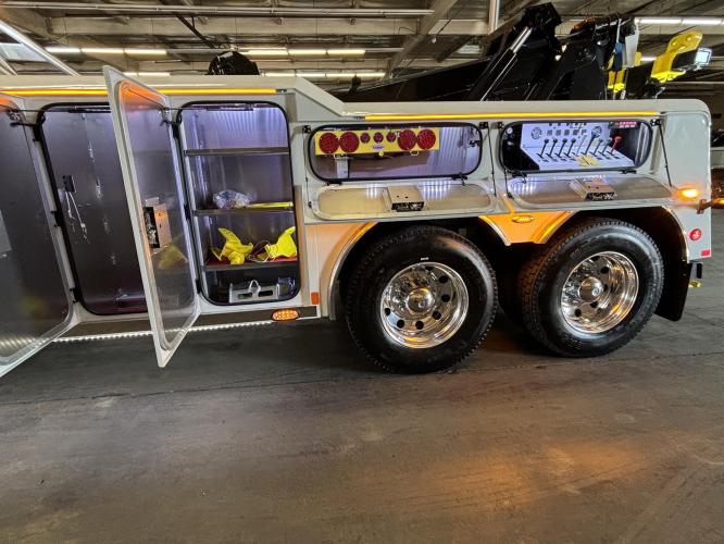 PETERBILT 567