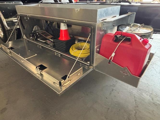 FREIGHTLINER BUSINESS CLASS M2 106