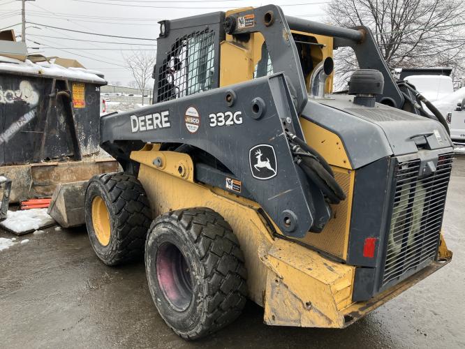 John Deere 332G