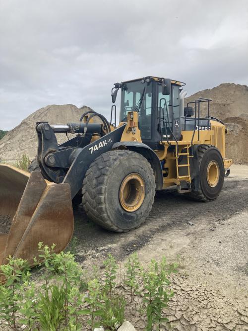 2015 John Deere 744K