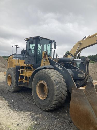 John Deere 744K