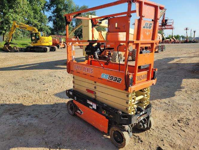JLG ES1932