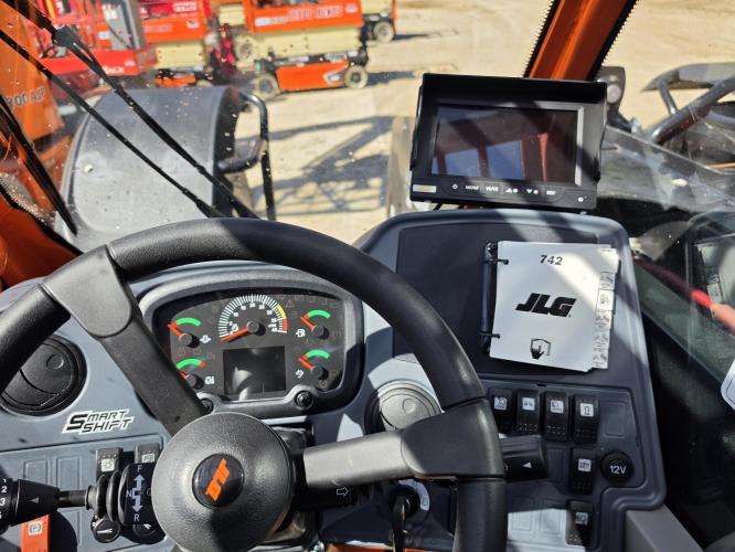 JLG 742