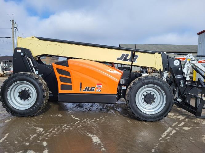JLG 742