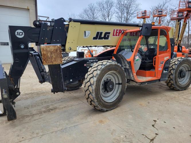 JLG 1055