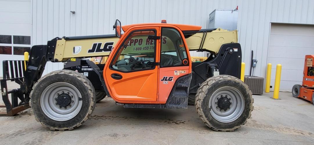 JLG 742