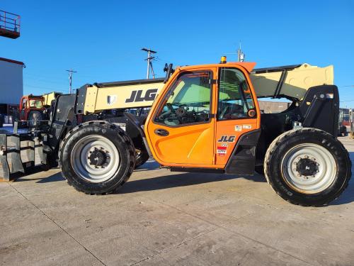 2019 JLG 742