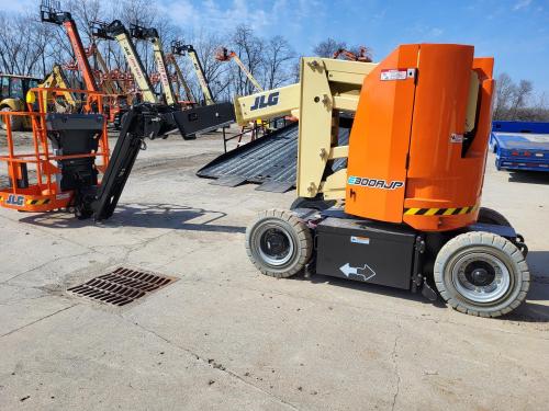 2025 JLG E300AJP