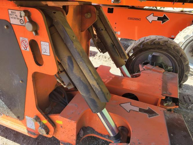 JLG 670SJ