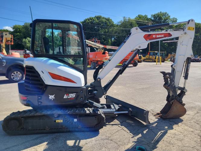 BOBCAT E35R2