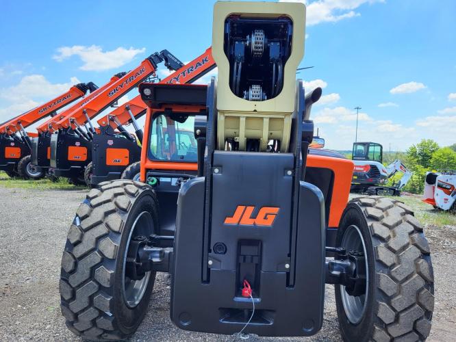 JLG 1055