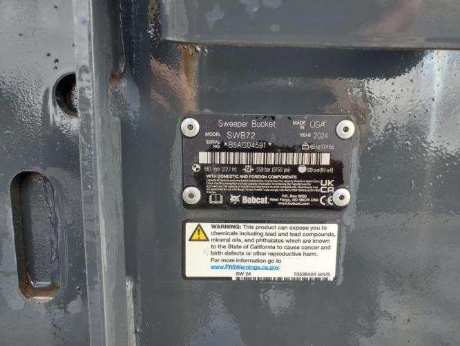 BOBCAT 72" SWEEPER BUCKET