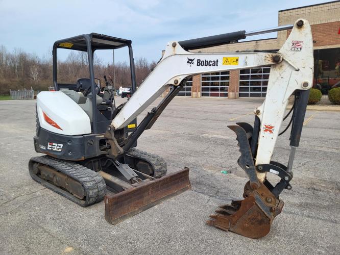 BOBCAT E32