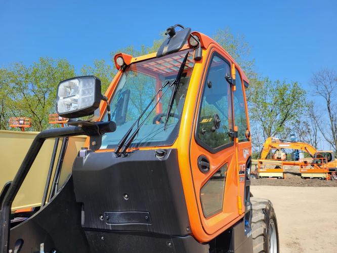 JLG 2733