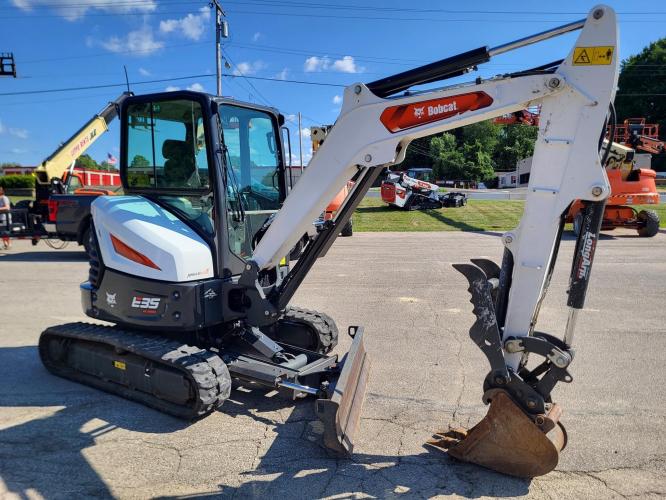 BOBCAT E35R2