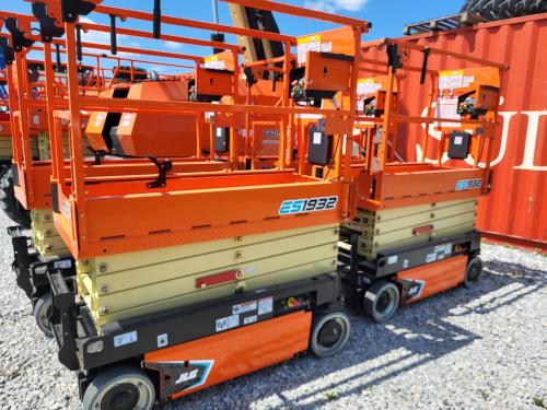 2025 JLG ES1932