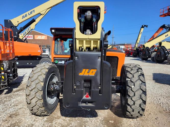 JLG 1055