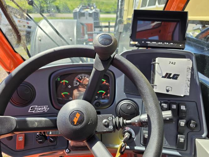 JLG 742