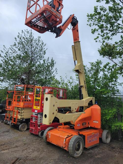 2017 JLG E400AJPN