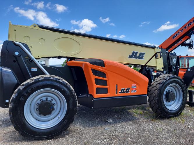 JLG 1055