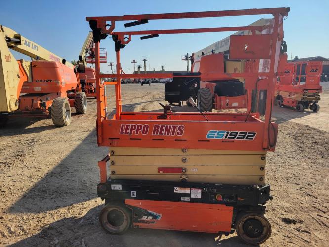JLG ES1932
