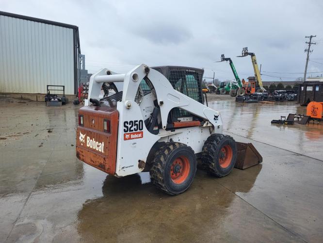 BOBCAT S250