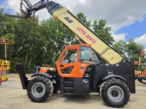 2023 JLG 1075