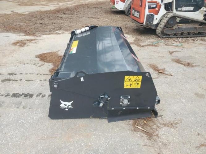 BOBCAT SWEEPER 84