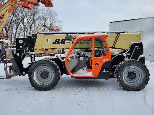 2022 JLG 1055