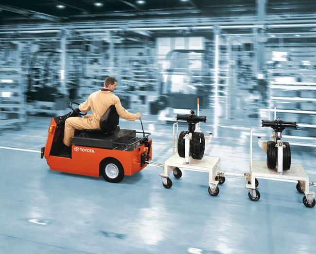 Mid Tow Tractor (8,800-13,200 LBS)