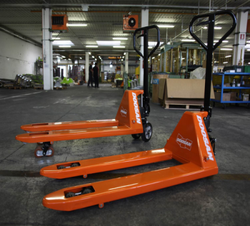 Doosan Doosan Hand Pallet Jack, Poly Wheel (5,500 LBS)