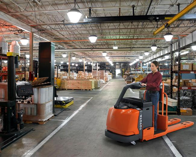 Center-Controlled Rider Pallet Jack (6,000-8,000 LBS)