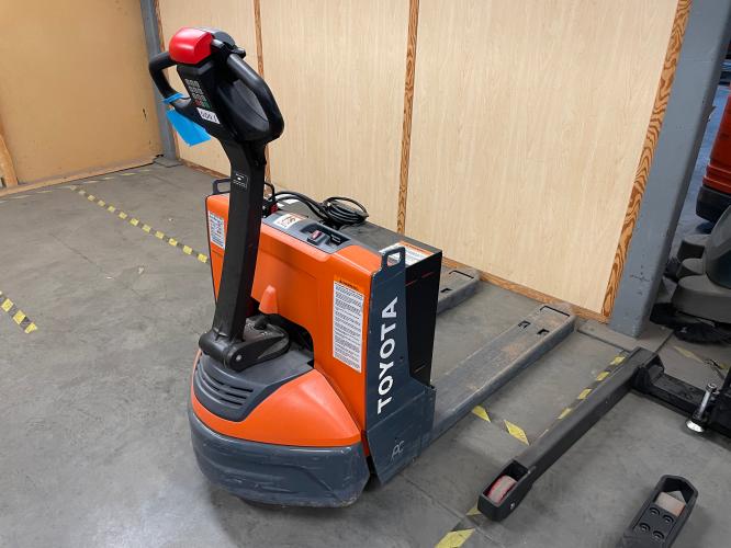 Toyota 8HBW23 Electric Pallet Jack