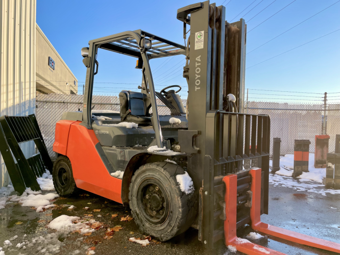 Toyota 8FD45U Pneumatic Forklift
