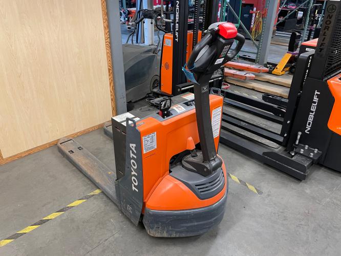 Toyota 8HBW23 Electric Pallet Jack