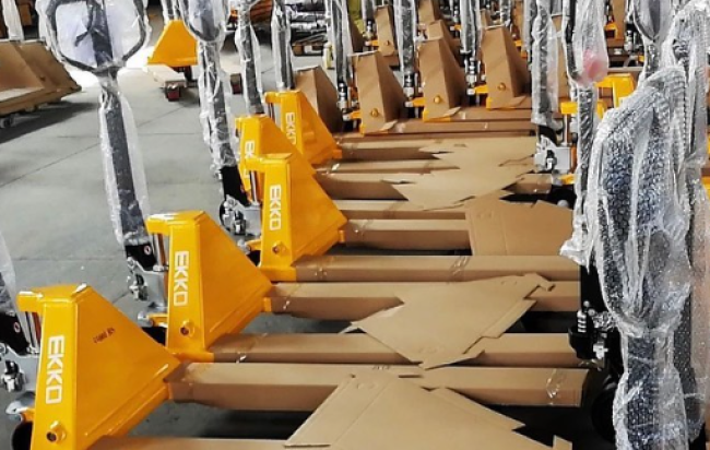 Ekko Manual Pallet Jack, Poly Wheel (5,500 LBS)