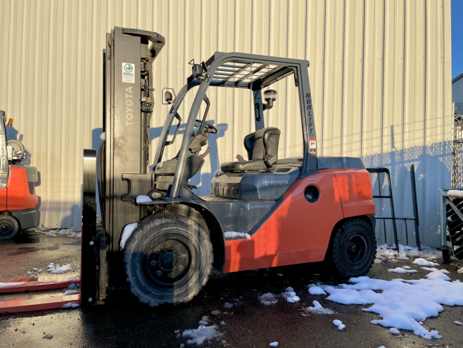 Toyota 8FD45U Pneumatic Forklift