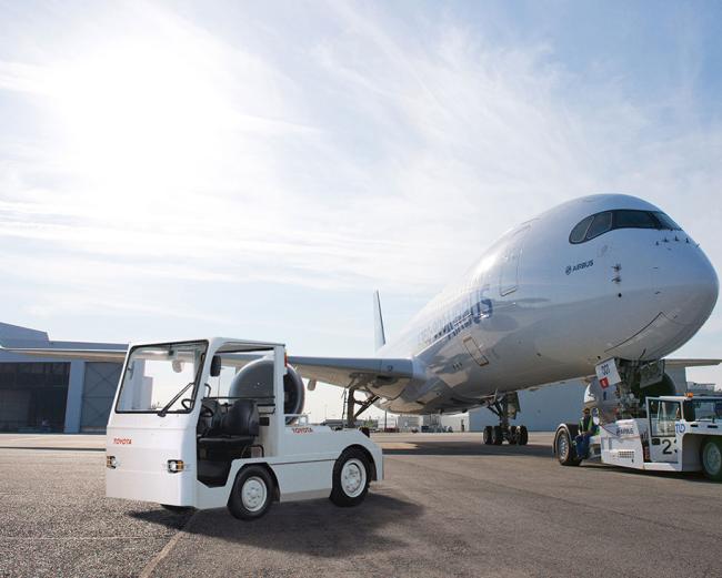 Large Tow Tractor (59,500 LBS)