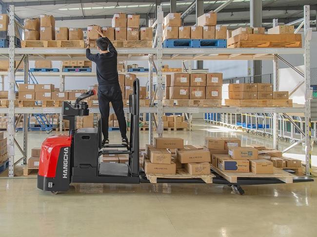 Center Control Rider Pallet Truck (6,000-8,000 LBS)