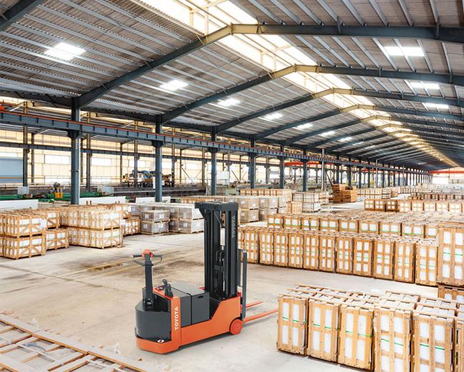 Counter-Balanced Stacker (2,000-4,000 LBS)