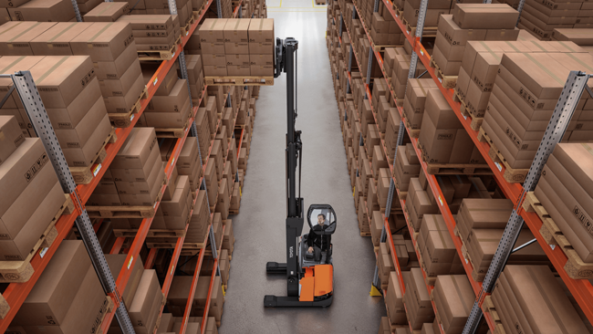 Moving Mast Reach Truck (5,500 LBS)