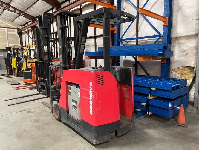 Raymond 420-C40TT Stand Up Dock Stocker