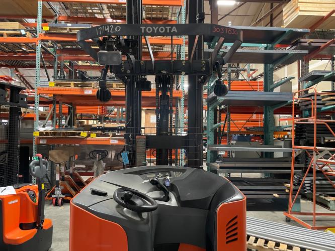 Toyota 9BDRU15 Double Reach Truck