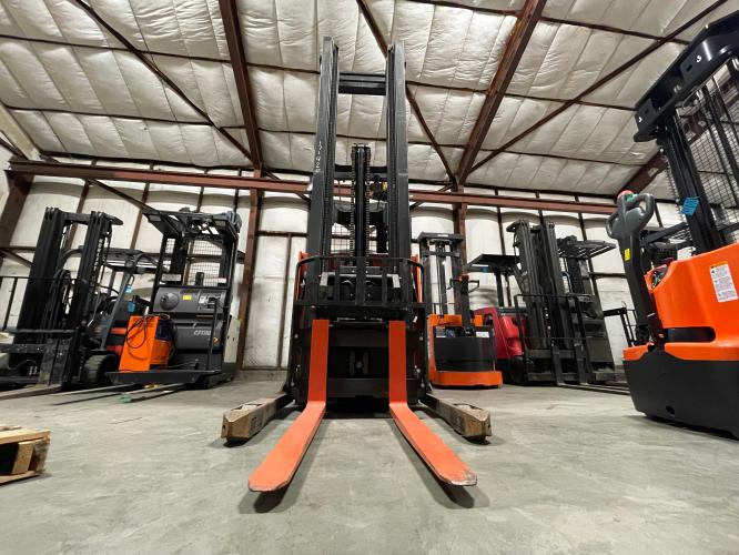 Toyota 9BDRU15 Double Reach Truck